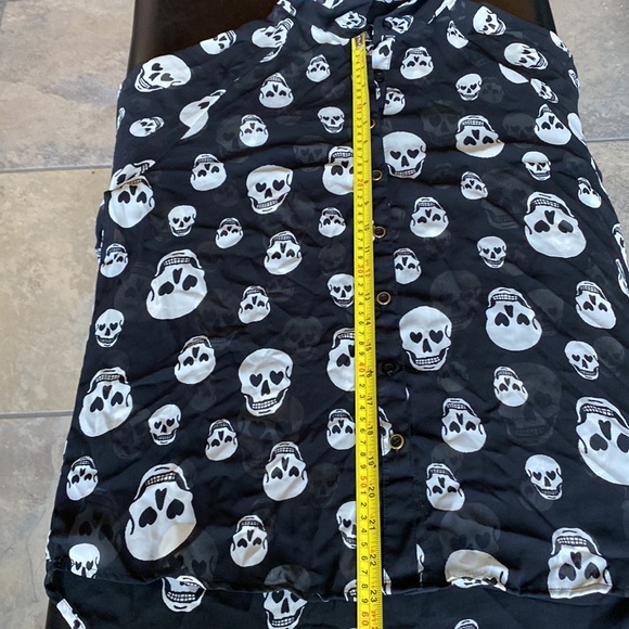 OCTOBER IS COMING Skull Motif “Fun and Flirt” Sheer High/Low Blouse Size Large - Picture 7 of 10